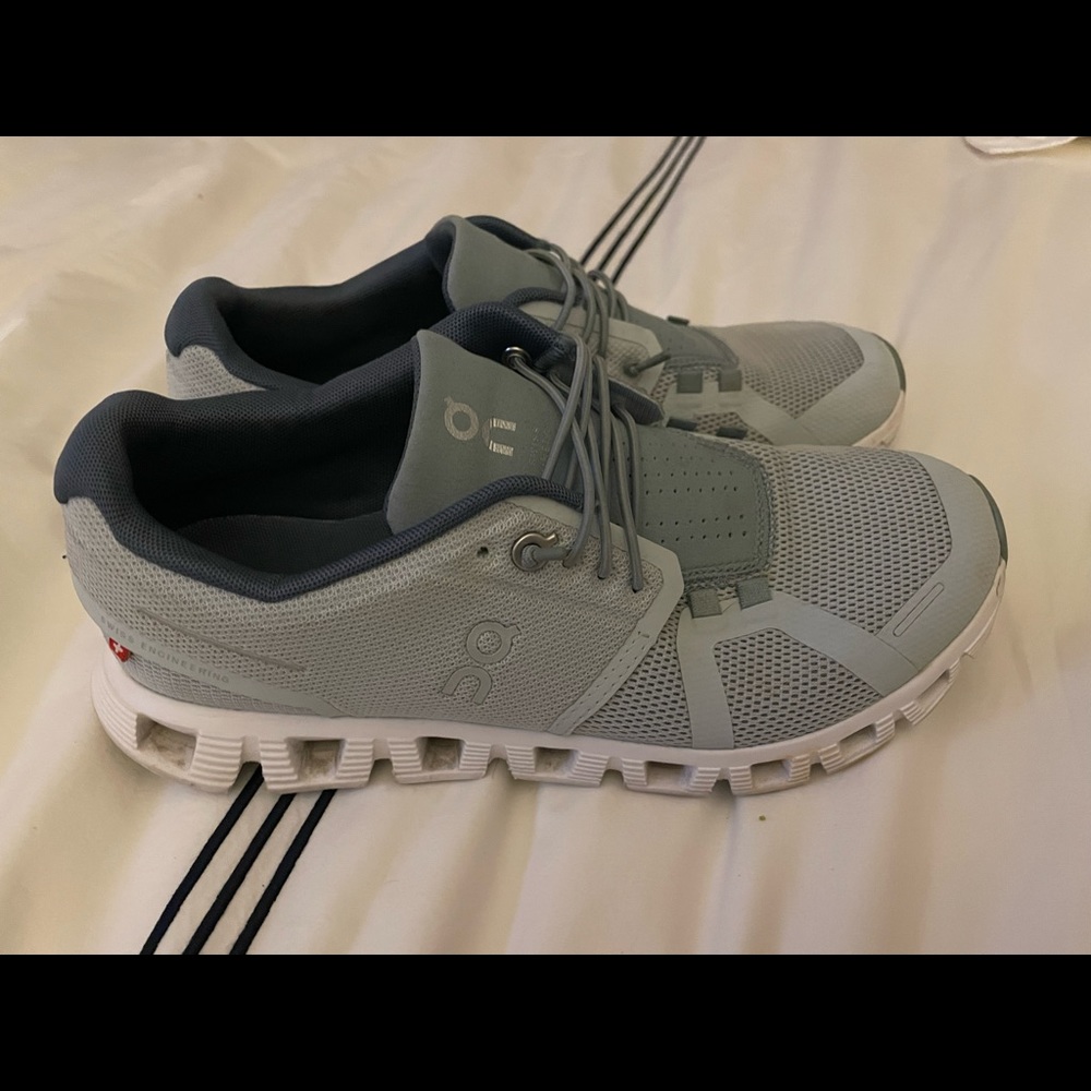 On cloud womens running shoes size 7.5